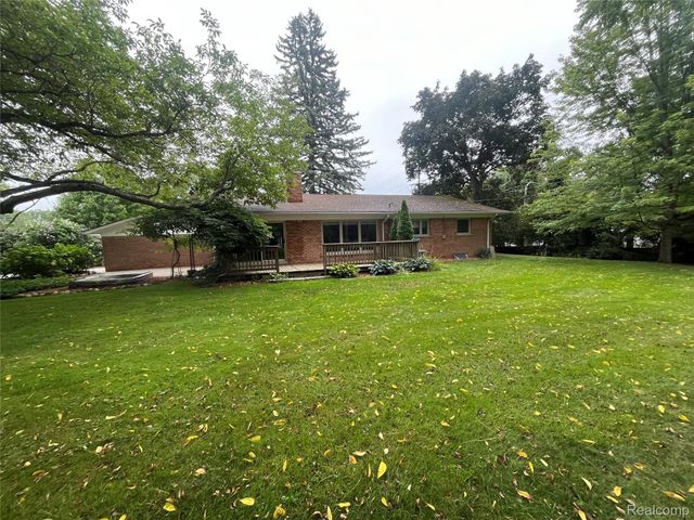 1506 Ledbury Drive, Bloomfield Charter Township, MI 48304