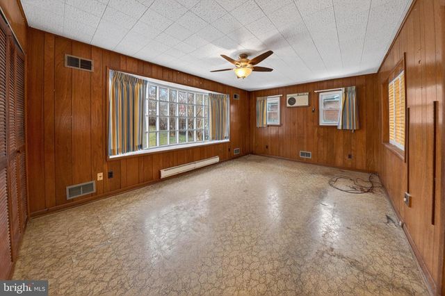 1030 CRESTHAVEN DR, Silver Spring, MD 20903