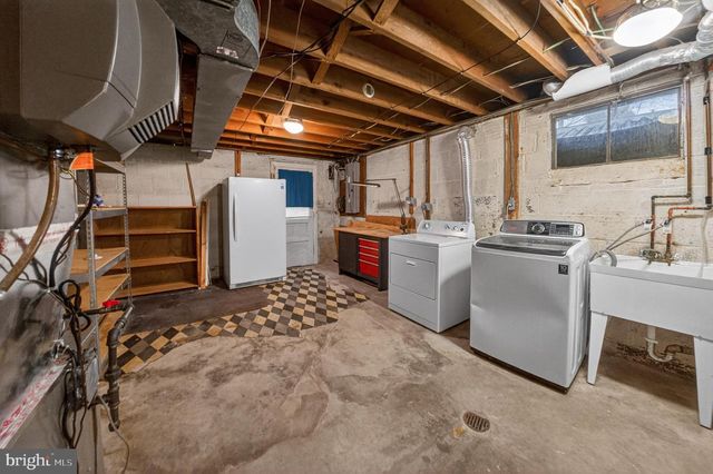 1030 CRESTHAVEN DR, Silver Spring, MD 20903