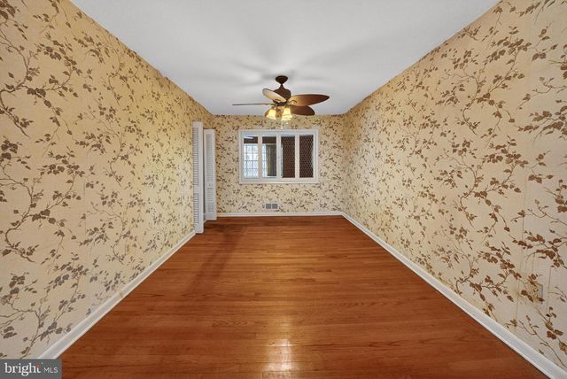 1030 CRESTHAVEN DR, Silver Spring, MD 20903