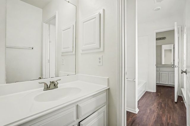129 Hanover Street, Grand Prairie, TX 75052