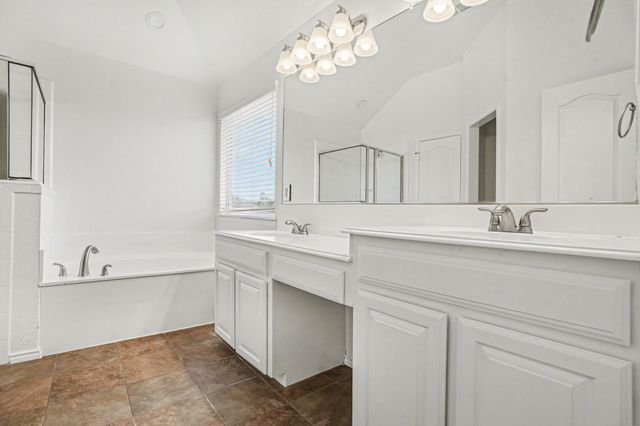 129 Hanover Street, Grand Prairie, TX 75052