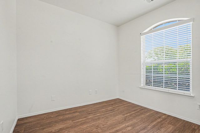 129 Hanover Street, Grand Prairie, TX 75052