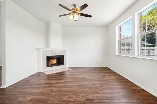 129 Hanover Street, Grand Prairie, TX 75052