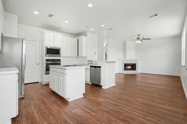 129 Hanover Street, Grand Prairie, TX 75052