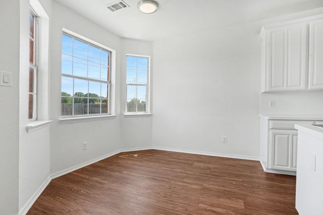 129 Hanover Street, Grand Prairie, TX 75052