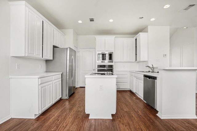 129 Hanover Street, Grand Prairie, TX 75052