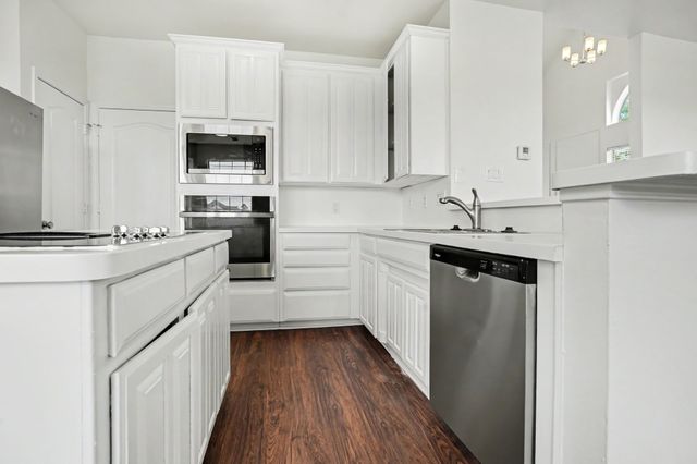 129 Hanover Street, Grand Prairie, TX 75052