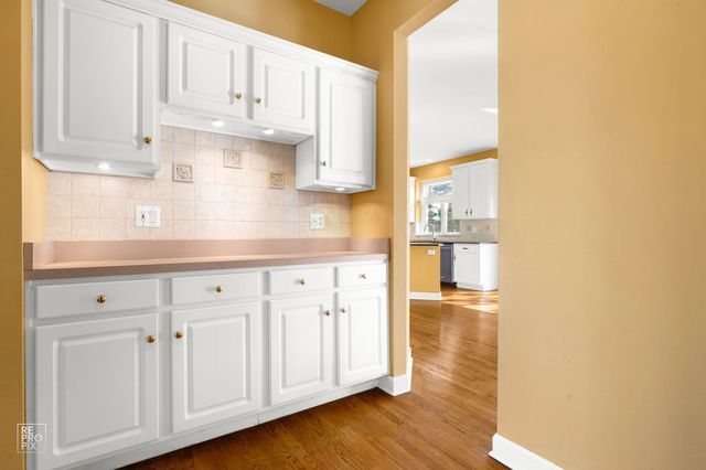 2820 Fairhauser Court, Naperville, IL 60564