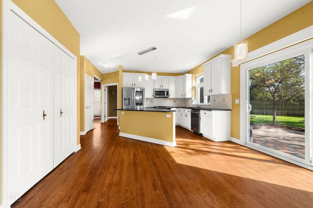 2820 Fairhauser Court, Naperville, IL 60564