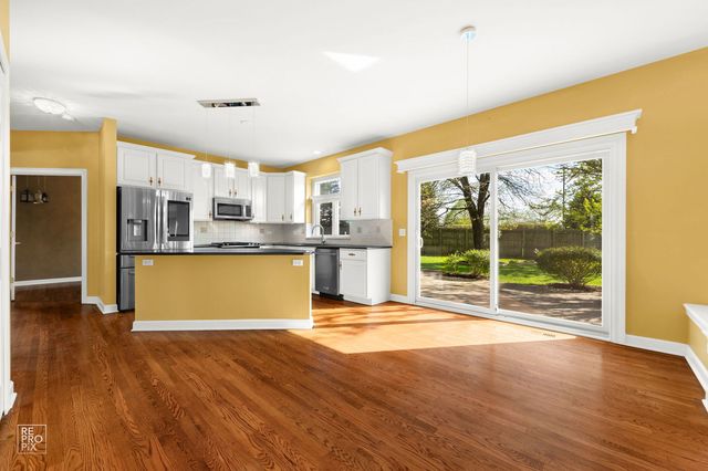 2820 Fairhauser Court, Naperville, IL 60564