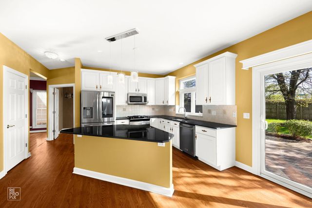 2820 Fairhauser Court, Naperville, IL 60564