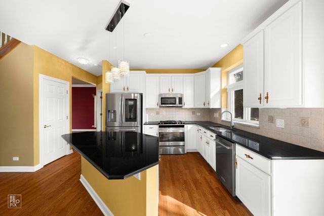 2820 Fairhauser Court, Naperville, IL 60564