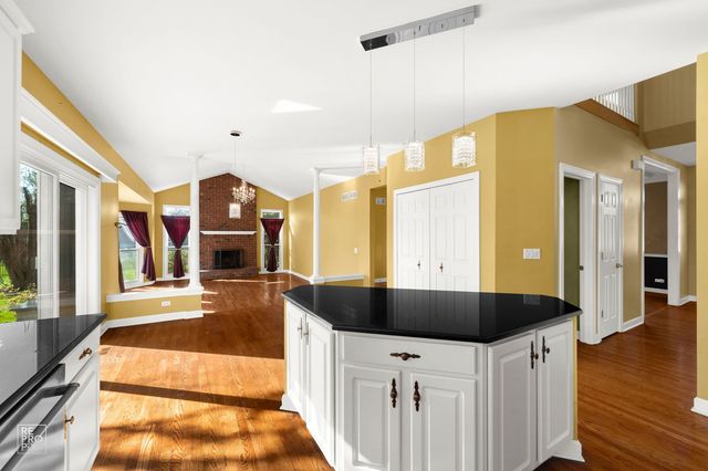 2820 Fairhauser Court, Naperville, IL 60564