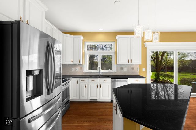 2820 Fairhauser Court, Naperville, IL 60564