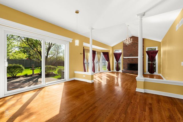 2820 Fairhauser Court, Naperville, IL 60564