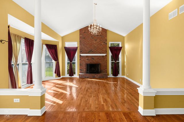 2820 Fairhauser Court, Naperville, IL 60564