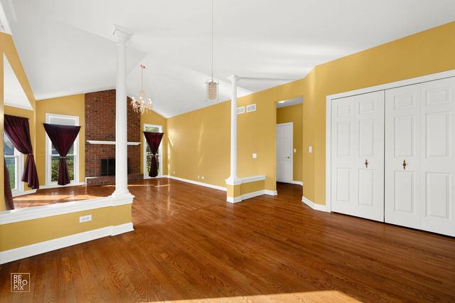 2820 Fairhauser Court, Naperville, IL 60564