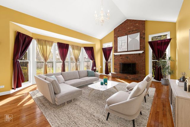 2820 Fairhauser Court, Naperville, IL 60564