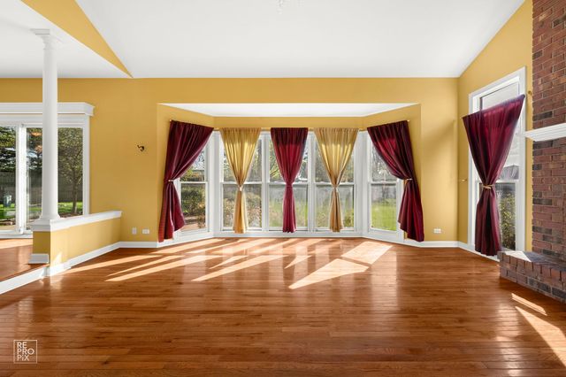 2820 Fairhauser Court, Naperville, IL 60564