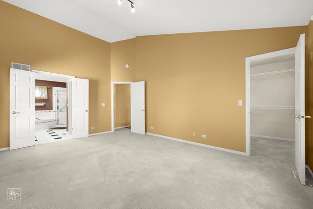 2820 Fairhauser Court, Naperville, IL 60564