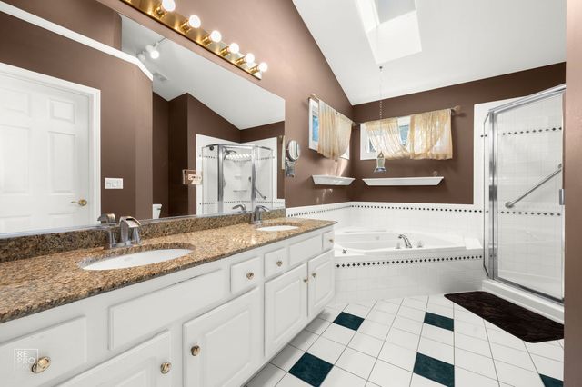2820 Fairhauser Court, Naperville, IL 60564
