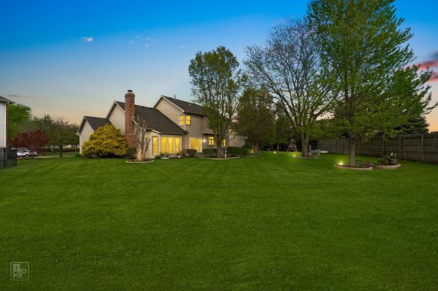 2820 Fairhauser Court, Naperville, IL 60564