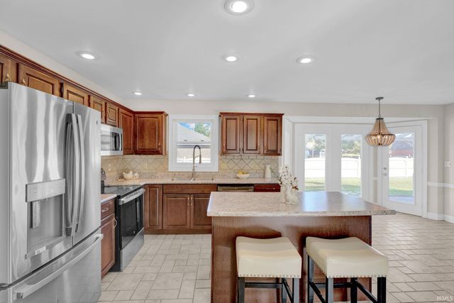 4400 Huntington Place, Evansville, IN 47725