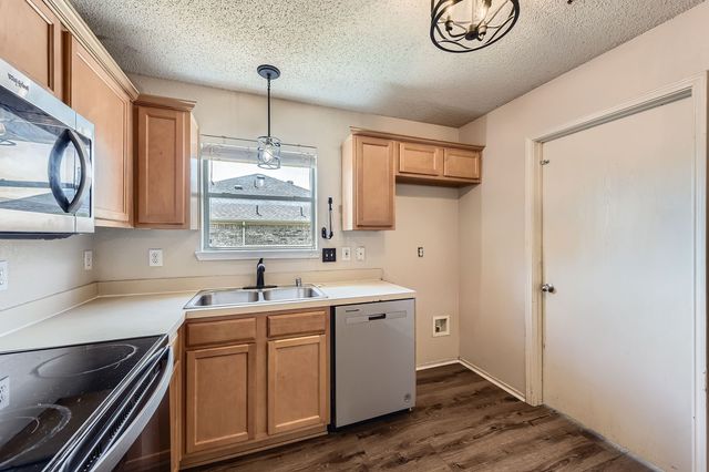 537 Marybeth Drive, Burleson, TX 76028