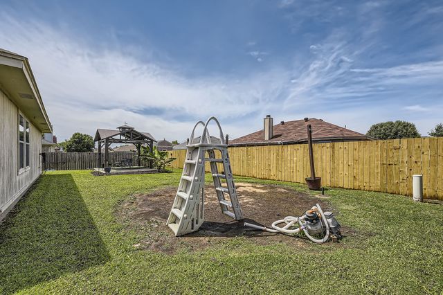537 Marybeth Drive, Burleson, TX 76028