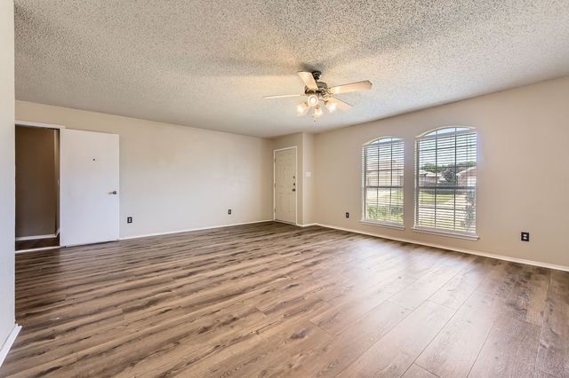 537 Marybeth Drive, Burleson, TX 76028