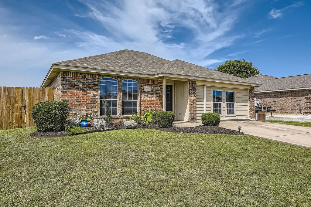 537 Marybeth Drive, Burleson, TX 76028