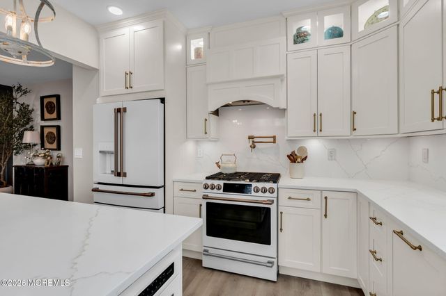 24 Smock Court, Manalapan, NJ 07726