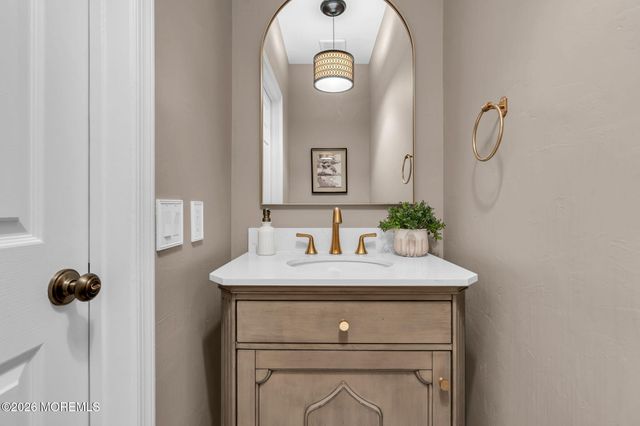 24 Smock Court, Manalapan, NJ 07726