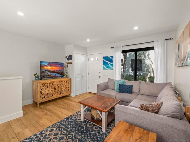 3825 Caminito Litoral 212, San Diego, CA 92107