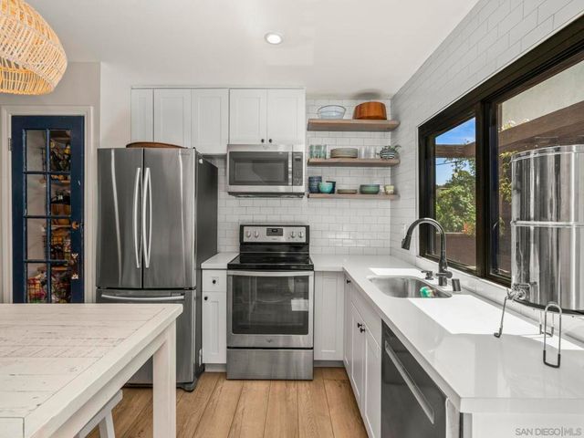 3825 Caminito Litoral 212, San Diego, CA 92107