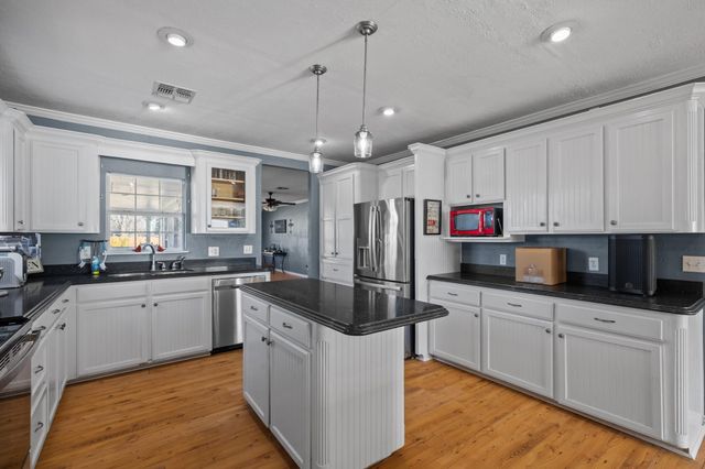 2006 Main Street, Danbury, TX 77534