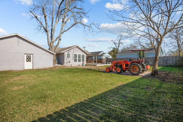 2006 Main Street, Danbury, TX 77534