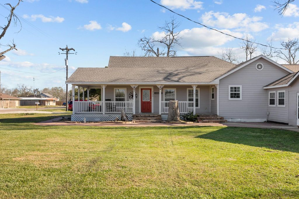 2006 Main Street, Danbury, TX 77534