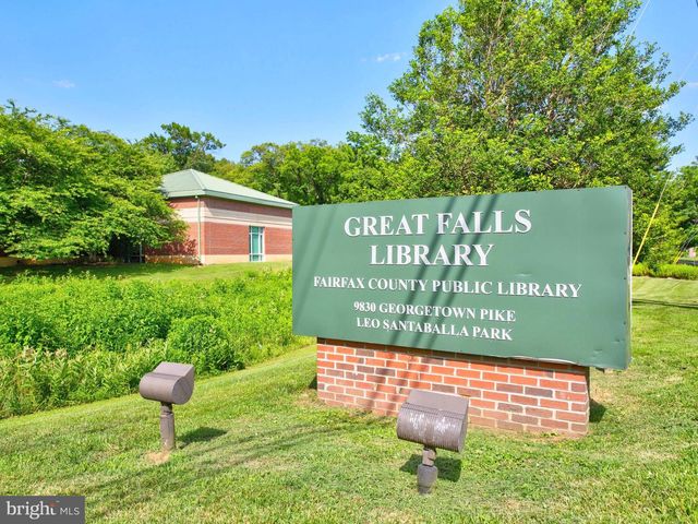9040 WEANT DR, Great Falls, VA 22066