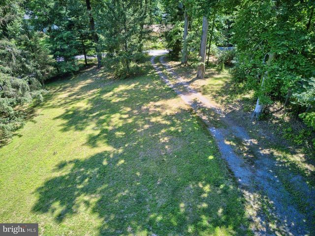 9040 WEANT DR, Great Falls, VA 22066
