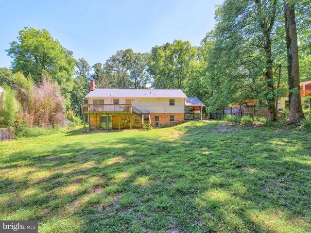 9040 WEANT DR, Great Falls, VA 22066