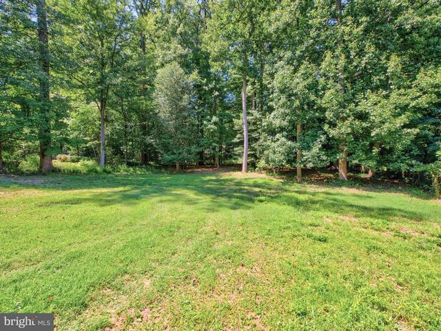 9040 WEANT DR, Great Falls, VA 22066
