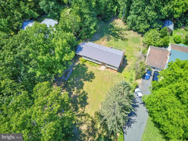 9040 WEANT DR, Great Falls, VA 22066