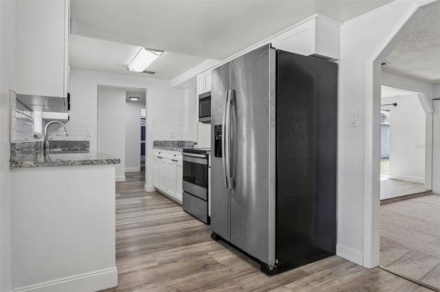 9007 TREE VALLEY CIRCLE, Tampa, FL 33615