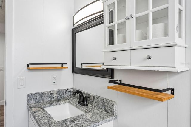 9007 TREE VALLEY CIRCLE, Tampa, FL 33615