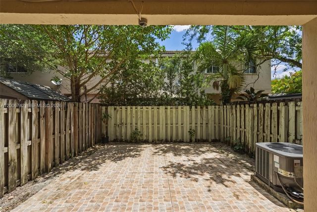 16613 NW 71st Ave, Miami Lakes, FL 33014