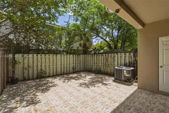 16613 NW 71st Ave, Miami Lakes, FL 33014