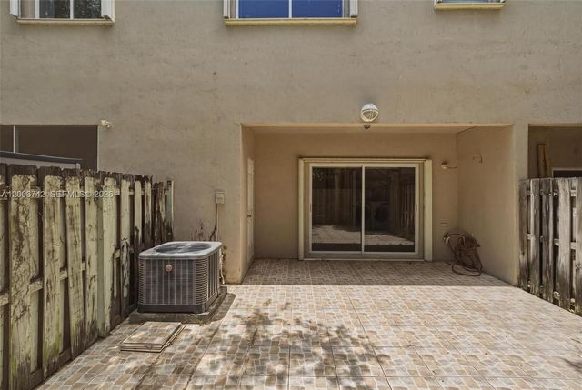 16613 NW 71st Ave, Miami Lakes, FL 33014