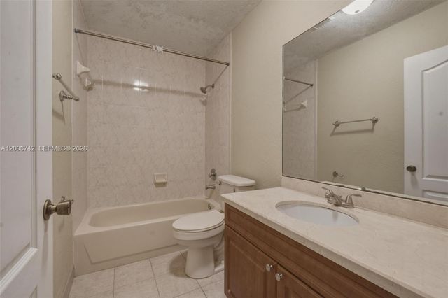 16613 NW 71st Ave, Miami Lakes, FL 33014